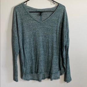 Loose green top